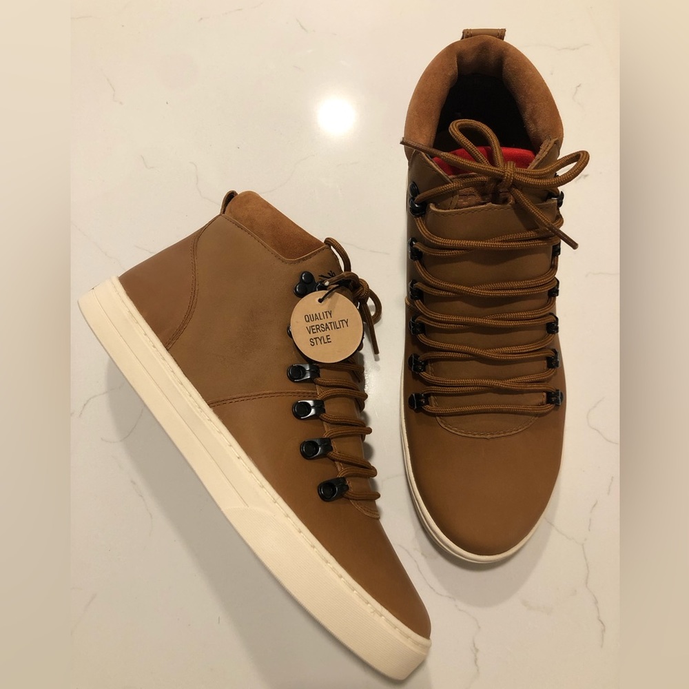 Clae Grant. Mens Size 8.5 Grizzly Leather.